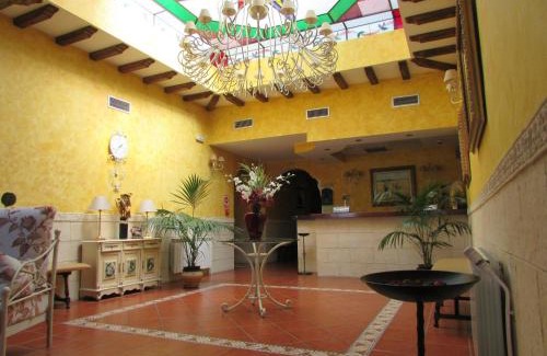La Guardia Hotel | Pet-Friendly Hotel Real Castillo with Hot Tub & Breakfast