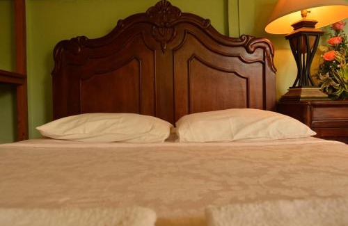 Leon Hotel | Inviting Hotel Real Leon: Family-Friendly with Great Reviews