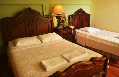 Leon Hotel | Inviting Hotel Real Leon: Family-Friendly with Great Reviews