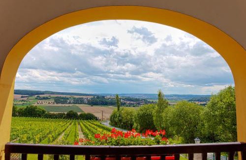 Großjena Hotel | Inviting Hotel Rebschule: Pet-Friendly & Family Amenities