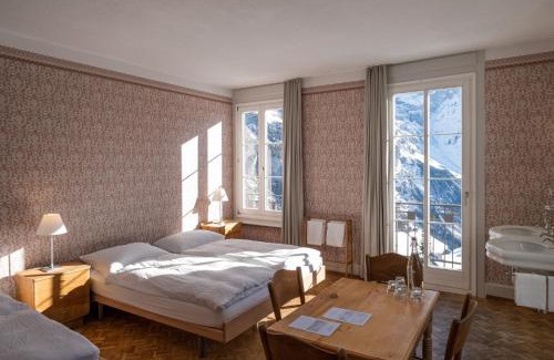 Murren Hotel | Discover Hotel Regina: Pet-Friendly with Breakfast Included