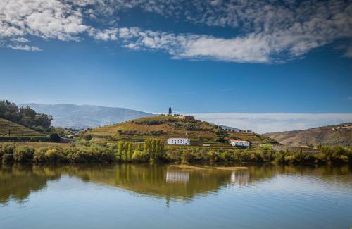 Peso da Regua Hotel | Inviting Hotel Regua Douro with Oceanfront Pool Access