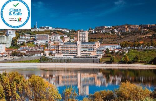 Peso da Regua Hotel | Inviting Hotel Regua Douro with Oceanfront Pool Access