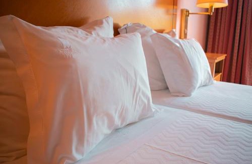 Peso da Regua Hotel | Inviting Hotel Regua Douro with Oceanfront Pool Access