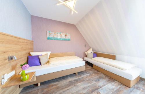 Wolfschlugen Hotel | Cozy Hotel Reinhardtshof Garni: Child Friendly & Breakfast Included