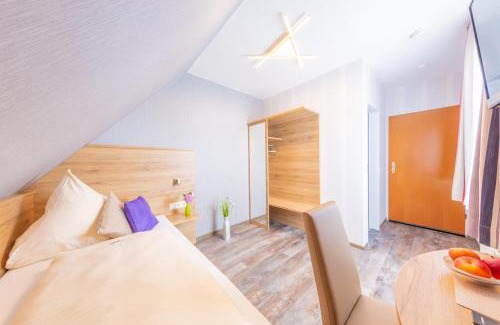 Wolfschlugen Hotel | Cozy Hotel Reinhardtshof Garni: Child Friendly & Breakfast Included