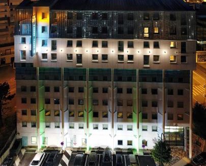 Bagnolet Hotel | Comfortable Stays at Hotel Reseda - Pet Friendly & Family Ready