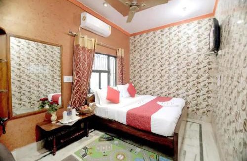 Agra Hotel | Convenient Hotel Reshmi in Agra Near Chandrashekhar Park