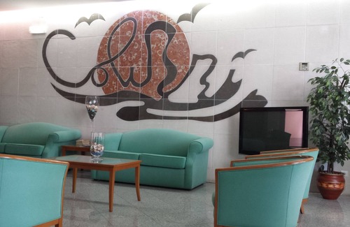 Costa de Caparica Hotel | Relaxing Retreat at Hotel Residencial Colibri with Spa & Dining