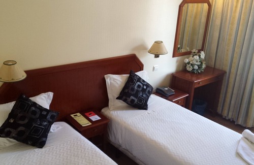 Costa de Caparica Hotel | Relaxing Retreat at Hotel Residencial Colibri with Spa & Dining