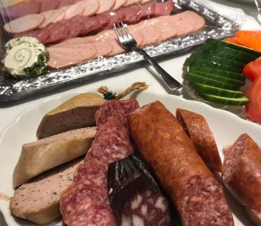 Neuhaus am Rennweg Hotel | Cozy Hotel Restaurant Oberland with Family-Friendly Dining