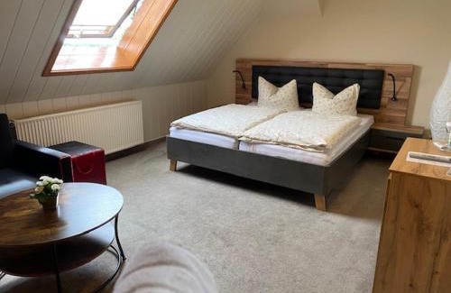 Neuhaus am Rennweg Hotel | Cozy Hotel Restaurant Oberland with Family-Friendly Dining