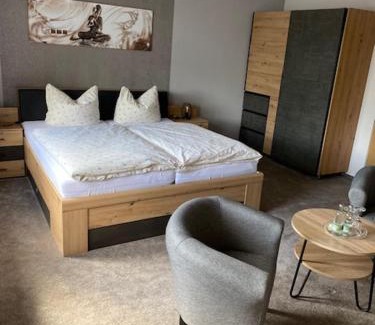 Neuhaus am Rennweg Hotel | Cozy Hotel Restaurant Oberland with Family-Friendly Dining