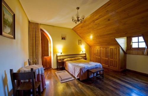 Limes Hotel | Discover Hotel Restaurante La Casilla: Family-Friendly Retreat