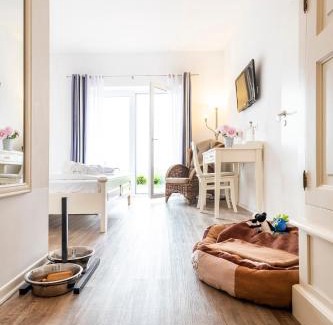 Elisabeth-Sophien-Koog Hotel | Discover Pharisäerhof: Pet-Friendly Getaway by the Sea