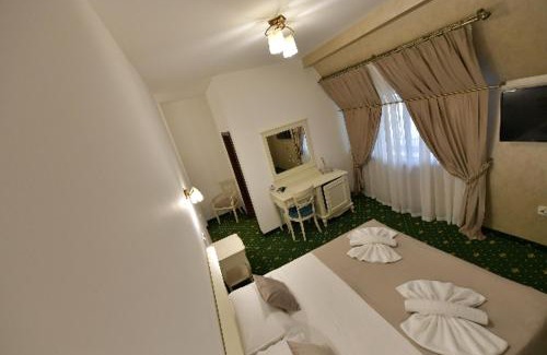 Craiova Hotel | Hotel Restaurant Casa Cu Tei Craiova