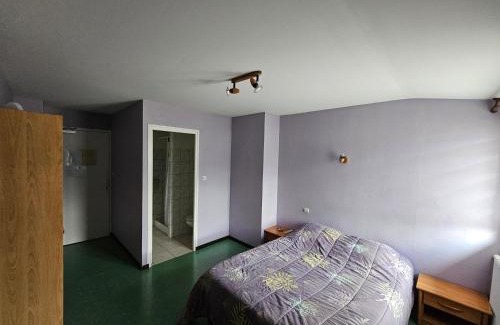 Robert-Espagne Hotel | Pet-Friendly Hotel Restaurant de la Gare with Great Reviews