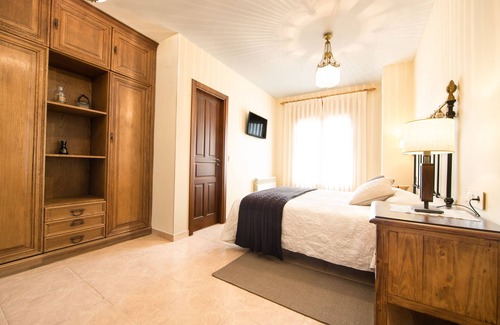 Rioseco de Soria Hotel | Prime Stay at Hotel Restaurante Quintanares - Rated 9.6/10