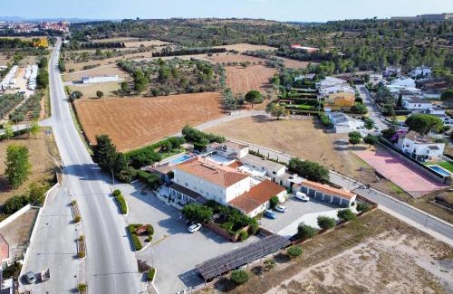 Llers Hotel | Discover Hotel & Restaurant Figueres Parc with Ocean Views