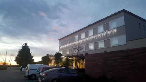 Llers Hotel | Discover Hotel & Restaurant Figueres Parc with Ocean Views