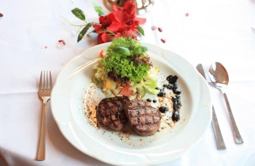 Koserow Hotel | Pet-Friendly Retreat at Hotel & Restaurant Hanse Kogge