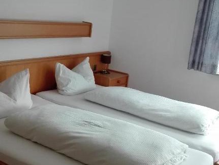 Schelklingen Hotel | Welcoming Hotel Restaurant Hirsch: Family-Friendly Dining Awaits