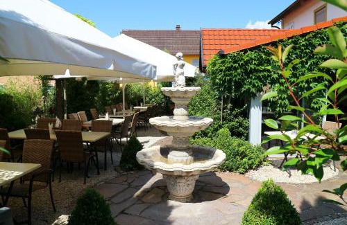 Rheinhausen Hotel | Welcoming Hotel-Restaurant Werneths Landgasthof Hirschen