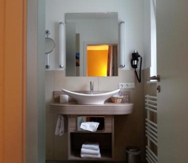 Itzum-Marienburg Hotel | Relax at Hotel Restaurant Itzumer Paß with Great Amenities