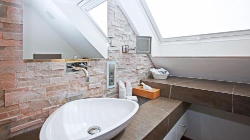 Buhl Hotel | Pet-Friendly Haven at Hotel Restaurant Jaegersteig