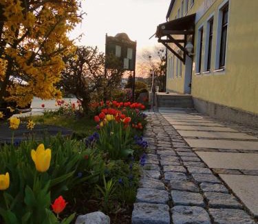 Neuburg am Inn Hotel | Discover Hotel-Restaurant Kreuzhuber: Pet-Friendly Retreat