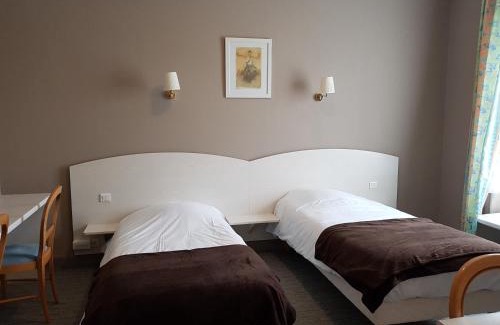 Etain Hotel | Pet-Friendly Hotel Restaurant La Sirène for Family Enjoyment