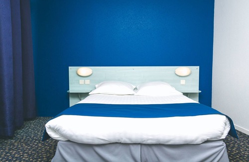 Royat Hotel | Welcoming Stay at Hotel Restaurant Le César with Spa Access
