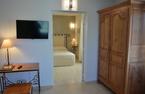 Collias Hotel | Discover Comfort at Hotel Restaurant Le Gardon - Pont du Gard
