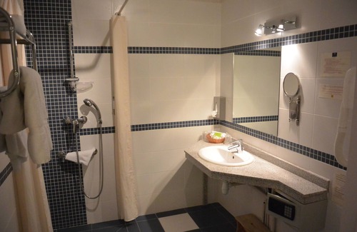 Collias Hotel | Discover Comfort at Hotel Restaurant Le Gardon - Pont du Gard