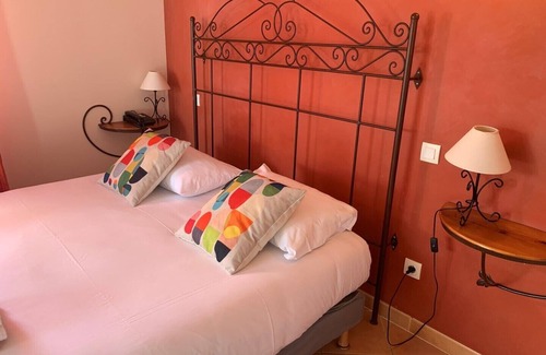 Collias Hotel | Discover Comfort at Hotel Restaurant Le Gardon - Pont du Gard