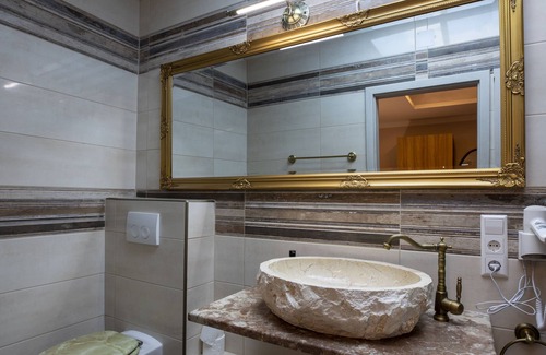Tuebingen Hotel | Cozy Hotel Restaurant Meteora: Family-Friendly Dining Awaits