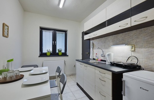 Juh RV Rental | Pet-Friendly Hotel & Restaurant Resort Barca with Spa Access