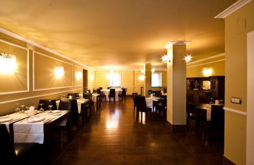 Quincoces de Yuso Hotel | Delightful Getaway at Hotel Restaurante Puente Romano