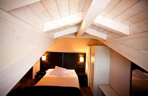 Quincoces de Yuso Hotel | Delightful Getaway at Hotel Restaurante Puente Romano