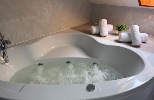 Arcade Hotel | Charming Getaway at Hotel Restaurante GBC Isape