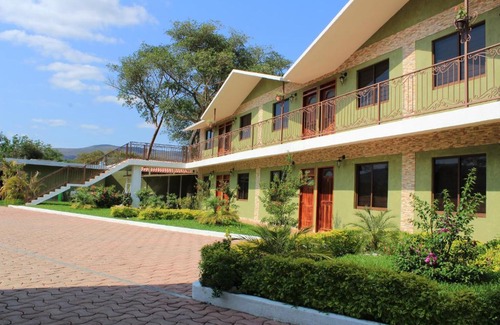 Jalpan de Serra Hotel | Indulge at Hotel Restaurante Tequila with Pool & Hot Tub