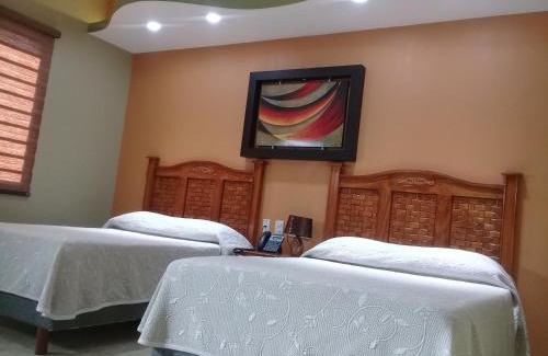 Jalpan de Serra Hotel | Indulge at Hotel Restaurante Tequila with Pool & Hot Tub