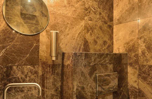 Saint-Josse-ten-Noode Hotel | Cozy Hotel Retro: Family-Friendly with Breakfast Included