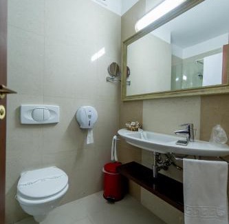 Craiova Hotel | Discover Comfort at Hotel Rexton: 4-Star Family Escape