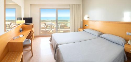 Grau i Platja Hotel | Experience Relaxation at Hotel RH Gijón & Spa with Pool