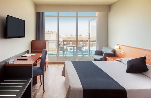 Vinaros Hotel | Relax at Hotel RH Vinaròs Playa: 4-Star Beachfront Escape
