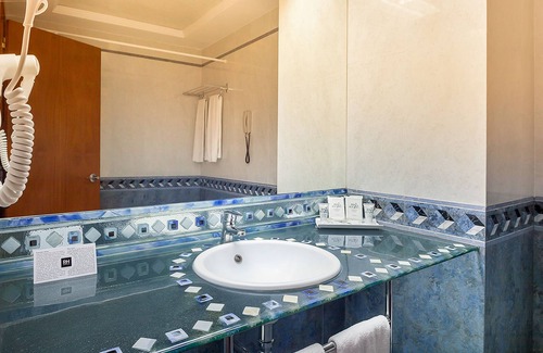 Vinaros Hotel | Relax at Hotel RH Vinaròs Playa: 4-Star Beachfront Escape