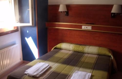 Deustuko San Pedro-Erribera Hotel | Budget-Friendly Comfort at Hotel Ria de Bilbao