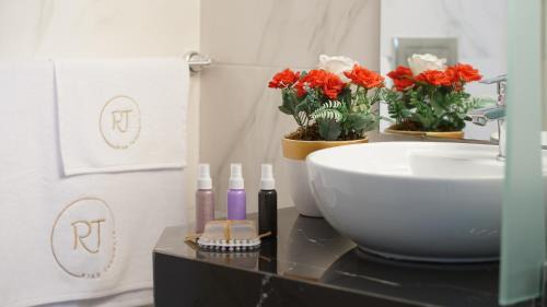 Taounate Hotel | Discover Hotel Riad Taounate: Rated 9/10 with Family Amenities