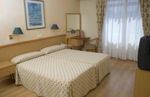 La Coruna Hotel | Oceanfront Comfort at Hotel Riazor - 4-Star Excellence